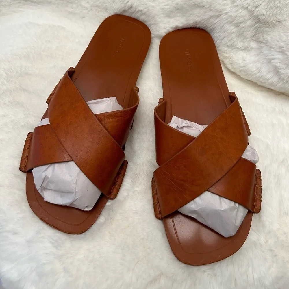 Vince Nico Tan leather‎ slide sandals with Criss-Cross Straps Sz-8.5M. O